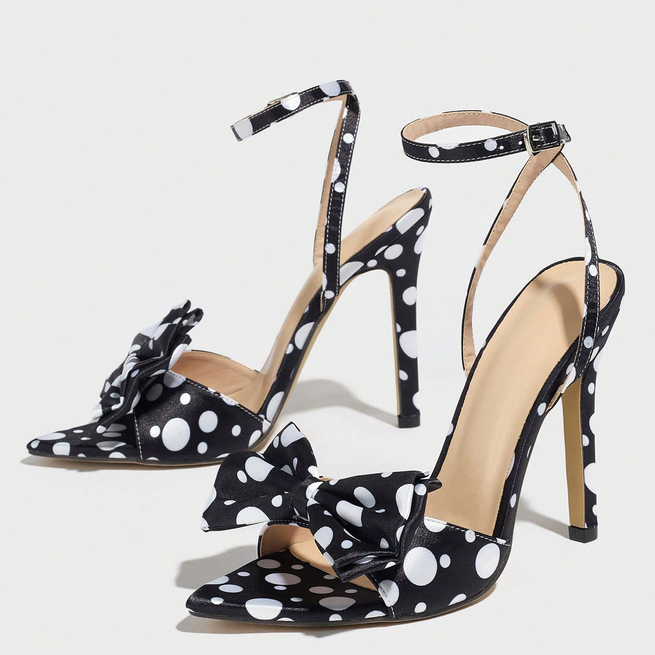 Escarpins en soie luxe et élégants